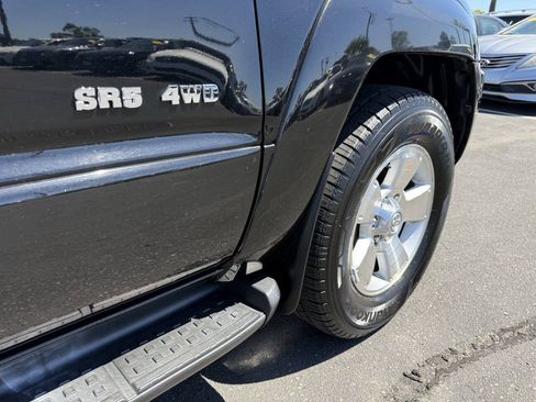 Used 2004 Toyota 4Runner SR5 AWD/4WD image 23