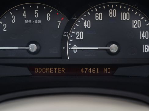 Used 2005 Cadillac XLR image 32