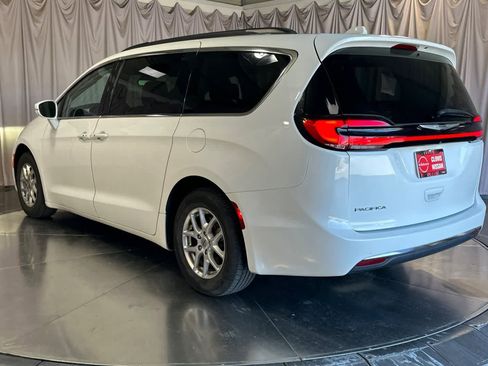 Used 2022 Chrysler Pacifica Touring-L image 7