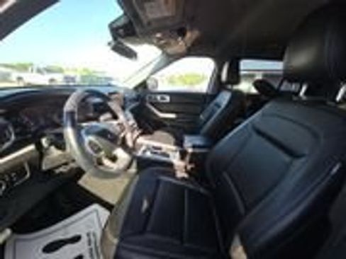 Used 2023 Ford Explorer XLT w/ Equipment Group 202A AWD/4WD image 7
