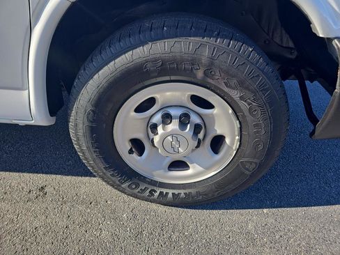 Used 2016 Chevrolet Express 2500 image 28