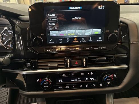 Used 2025 Nissan Pathfinder SL w/ SL Premium Package image 14