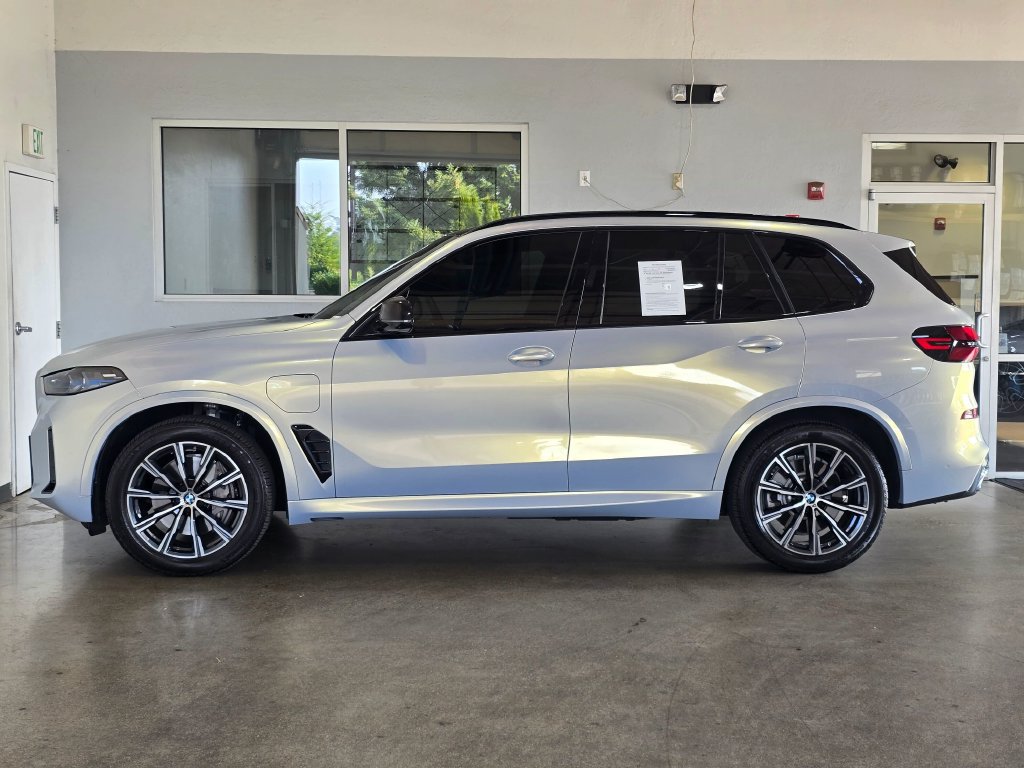 Used 2026 BMW X5 xDrive50e w/ M Sport Package AWD/4WD image 7