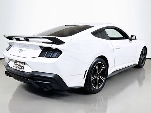 Used 2025 Ford Mustang Coupe image 4