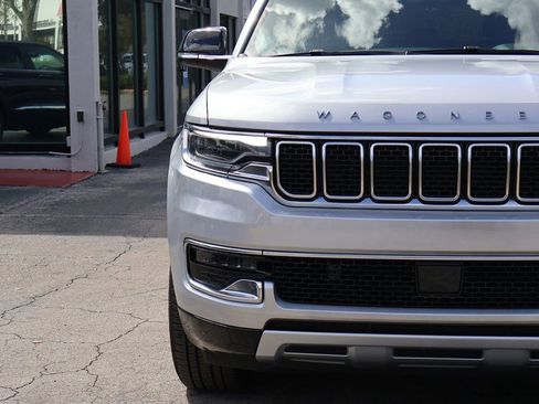 Used 2025 Jeep Wagoneer L Series II w/ 8-pass Seating Package image 14