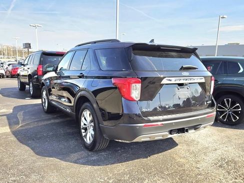 Used 2023 Ford Explorer XLT w/ Equipment Group 202A image 3