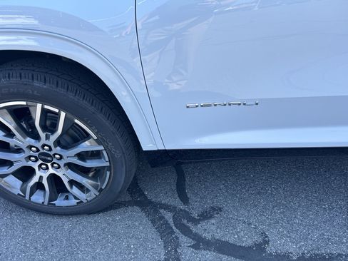 New 2026 GMC Acadia Denali Ultimate AWD/4WD image 3