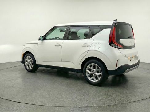Used 2025 Kia Soul LX w/ LX Technology Package FWD image 6