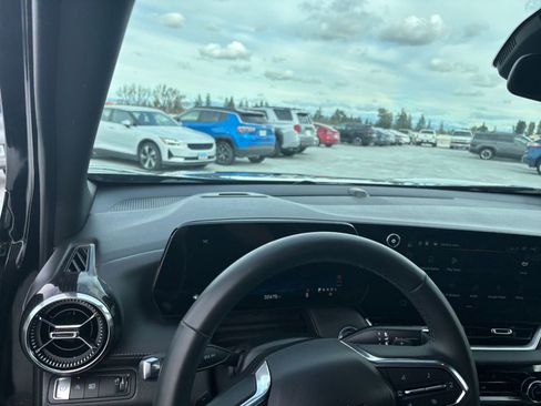 Used 2025 Chevrolet Equinox LT image 34