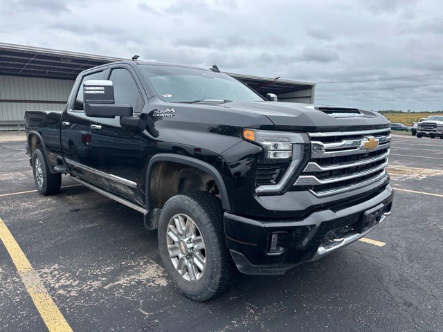 Used 2024 Chevrolet Silverado 2500 High Country w/ High Country Premium Package AWD/4WD image 2
