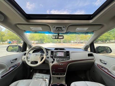 Used 2013 Toyota Sienna XLE w/ Premium Pkg FWD image 26