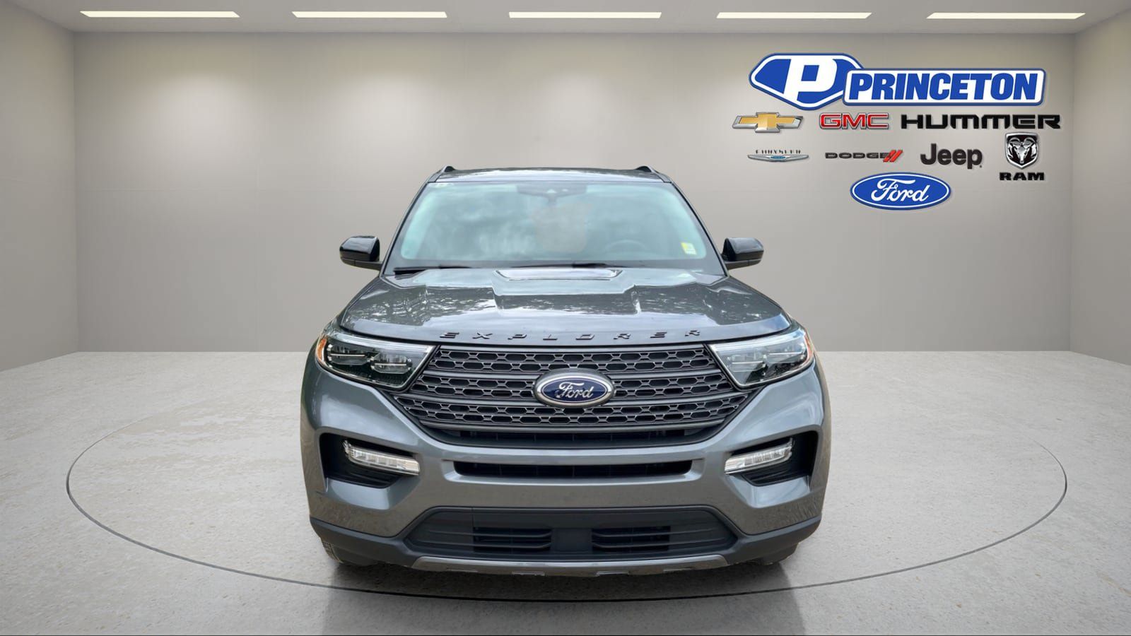 Used 2024 Ford Explorer XLT w/ Equipment Group 202A AWD/4WD image 2