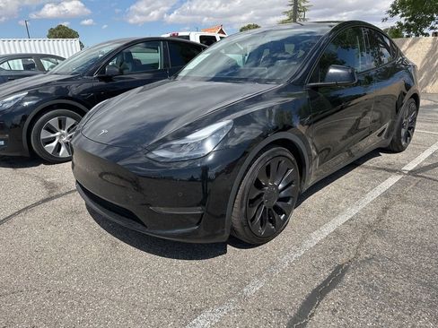 Used 2022 Tesla Model Y Performance image 2