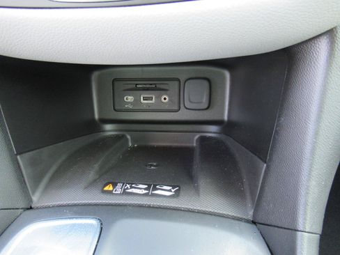 Used 2019 Chevrolet Equinox Premier FWD image 27