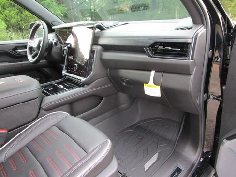 New 2026 GMC Yukon AT4 Ultimate w/ LPO, Floor Liner Package AWD/4WD image 31
