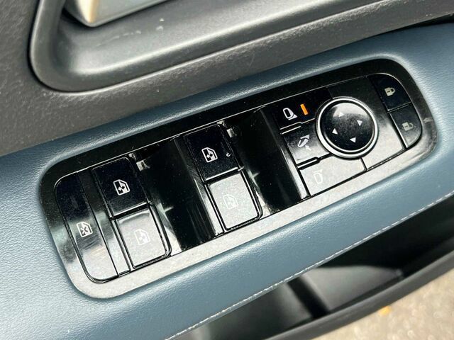 Used 2023 Nissan Ariya AWD/4WD image 13