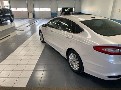 Used 2014 Ford Fusion SE FWD image 3