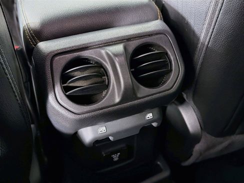 Used 2022 Jeep Wrangler Unlimited Sahara AWD/4WD image 29