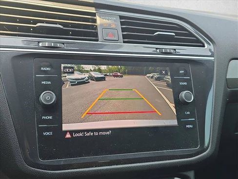 Used 2024 Volkswagen Tiguan SE R-Line image 13