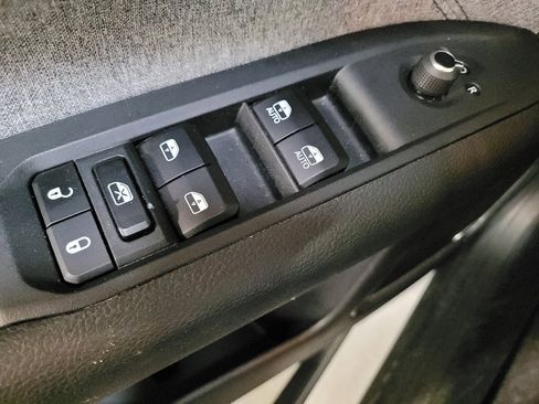 Used 2025 Jeep Compass Latitude w/ Sun & Sound Group AWD/4WD image 27