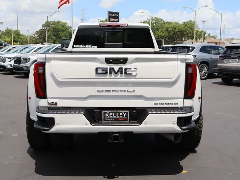 Used 2024 GMC Sierra 3500 Denali Ultimate AWD/4WD image 8