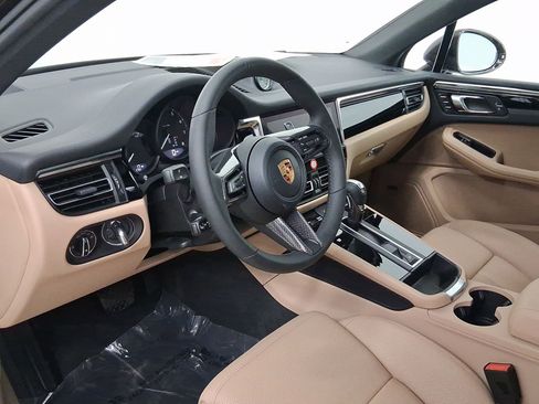 Used 2026 Porsche Macan image 4