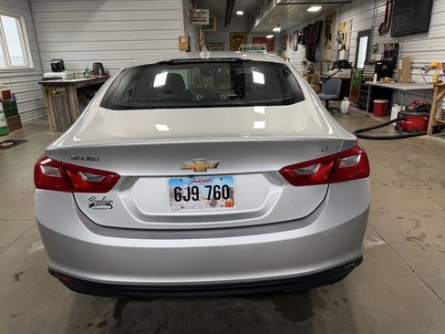 Used 2017 Chevrolet Malibu LT image 8
