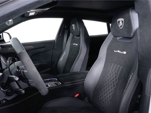Used 2023 Lamborghini Urus Performante AWD/4WD image 25