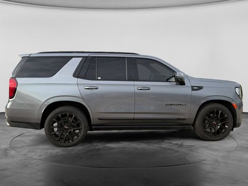 Used 2022 GMC Yukon Denali w/ Denali Premium Package AWD/4WD image 11