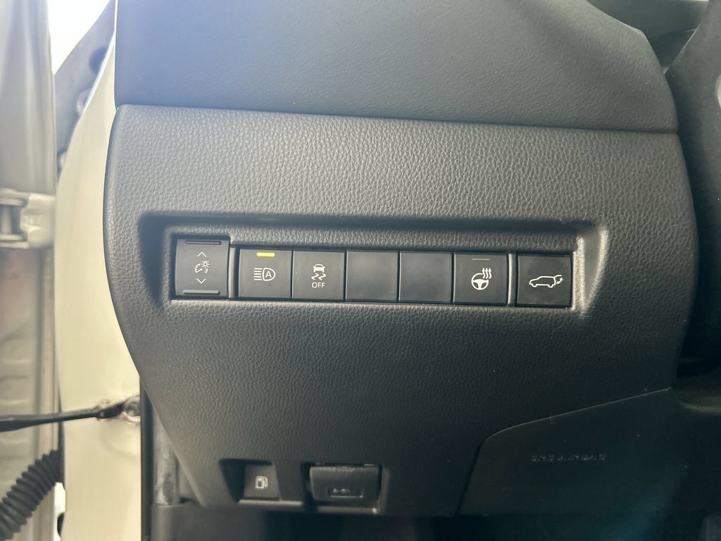 Used 2021 Toyota Venza XLE w/ Softex Package AWD/4WD image 14