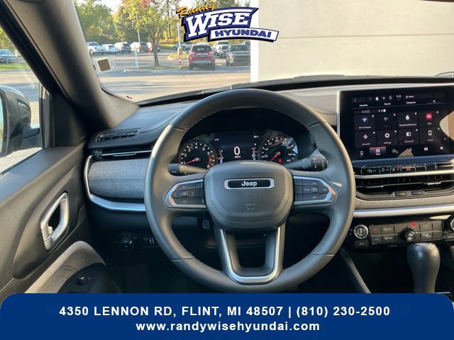 Used 2024 Jeep Compass Latitude AWD/4WD image 18