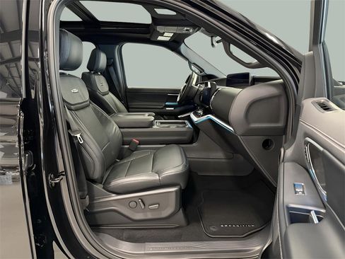 New 2025 Ford Expedition Max Platinum w/ Stealth Appearance Package image 30