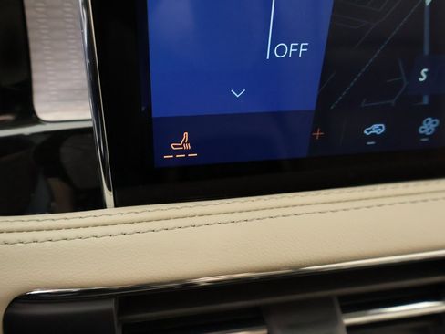 New 2026 Lincoln Corsair Premiere image 8