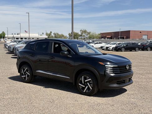 Used 2025 Nissan Kicks SV image 8