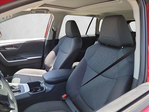 Used 2025 Toyota RAV4 XLE w/ Convenience Package FWD image 13