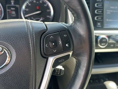 Used 2014 Toyota Highlander Limited Platinum image 5