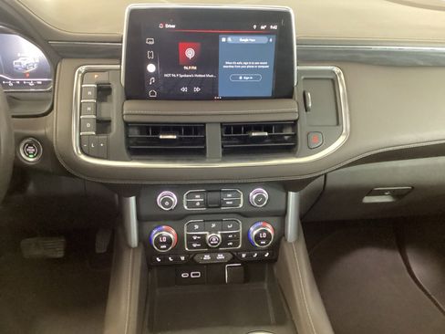 Used 2022 GMC Yukon SLT w/ SLT Luxury Package AWD/4WD image 11
