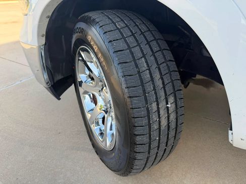 Used 2017 RAM 1500 Laramie RWD image 29