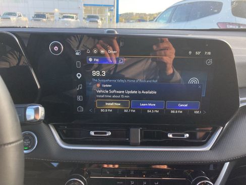 Used 2026 Chevrolet Equinox LT AWD/4WD image 11