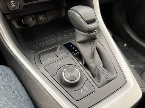 Certified 2025 Toyota RAV4 XLE AWD/4WD image 31