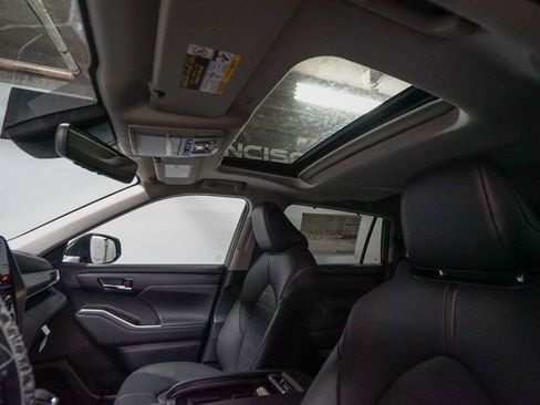 New 2026 Toyota Highlander XLE image 36