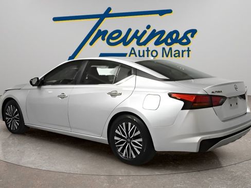 Used 2024 Nissan Altima 2.5 SV FWD image 9