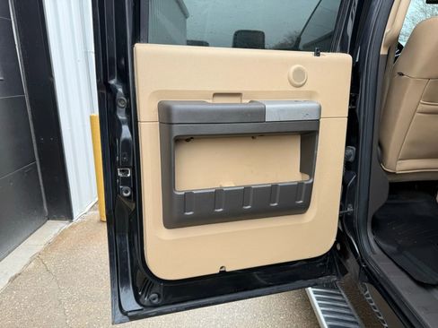 Used 2013 Ford F350 Lariat w/ Chrome Pkg image 12