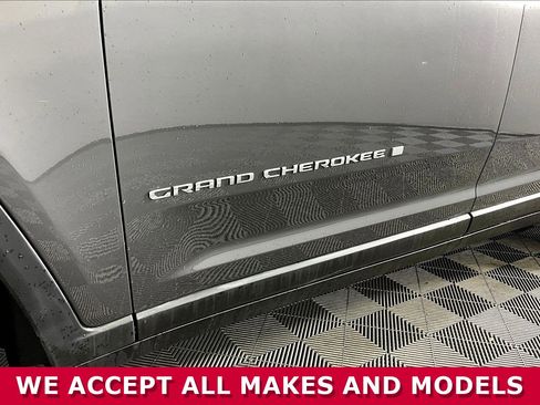 Used 2023 Jeep Grand Cherokee L Laredo AWD/4WD image 23