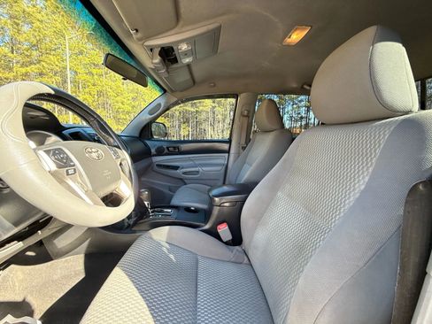 Used 2015 Toyota Tacoma PreRunner w/ Convenience Package image 4