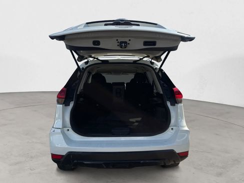 Used 2018 Nissan Rogue SV image 17