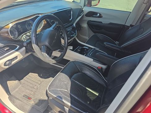 Used 2022 Chrysler Pacifica Limited FWD image 13