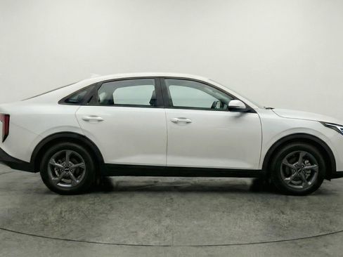 Used 2025 Kia K4 LXS image 11