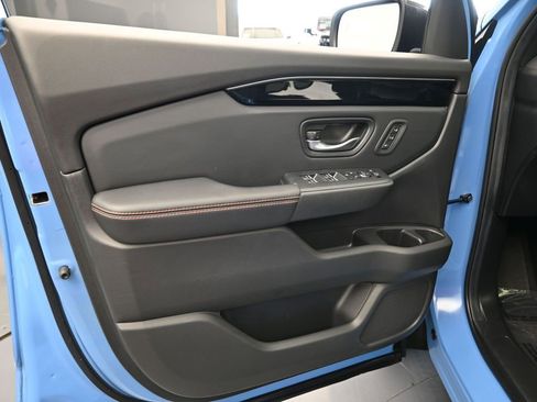 Used 2025 Honda Pilot TrailSport image 16