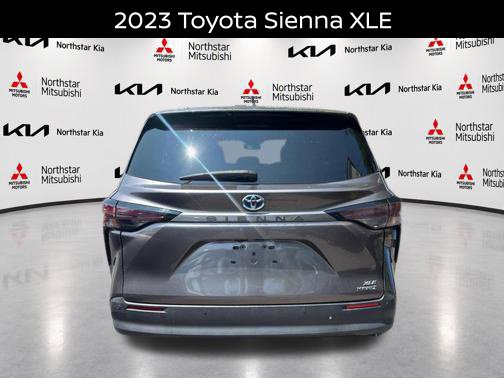 Used 2023 Toyota Sienna XLE FWD image 4